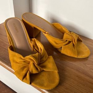 ✨Gold Knot suede slides